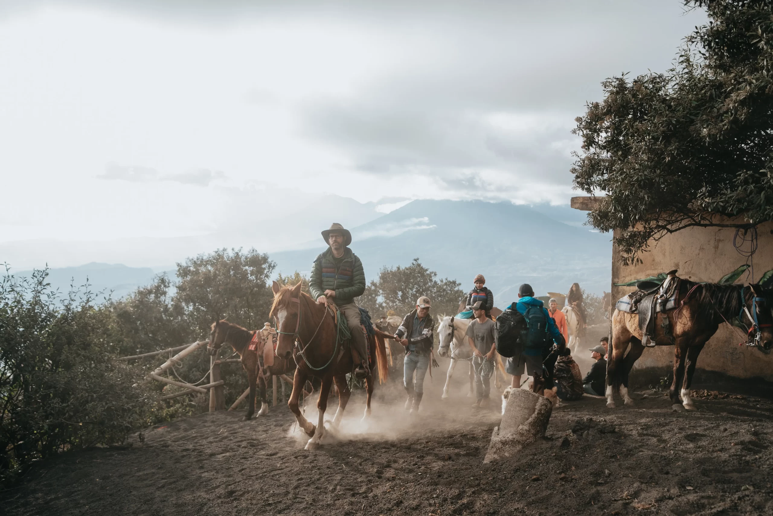 Los Mochileros Travel Agency Guatemala